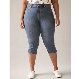 𝅺PENNINGTON’S Curvy Fit, Straight-Leg Blue Denim Capri - In Every Story Size 14